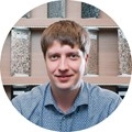 Как площадь перед Дворцом Молодежи стала красной